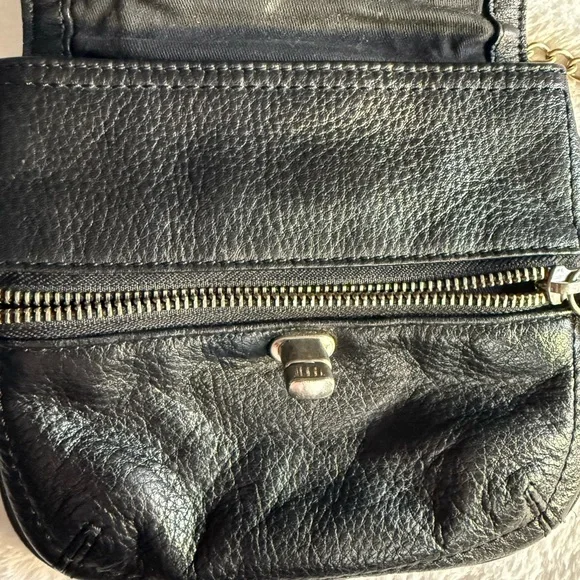 Banana Republic Black Leather Chain Crossbody purse Bag Twist Closure - Picture 3 of 7